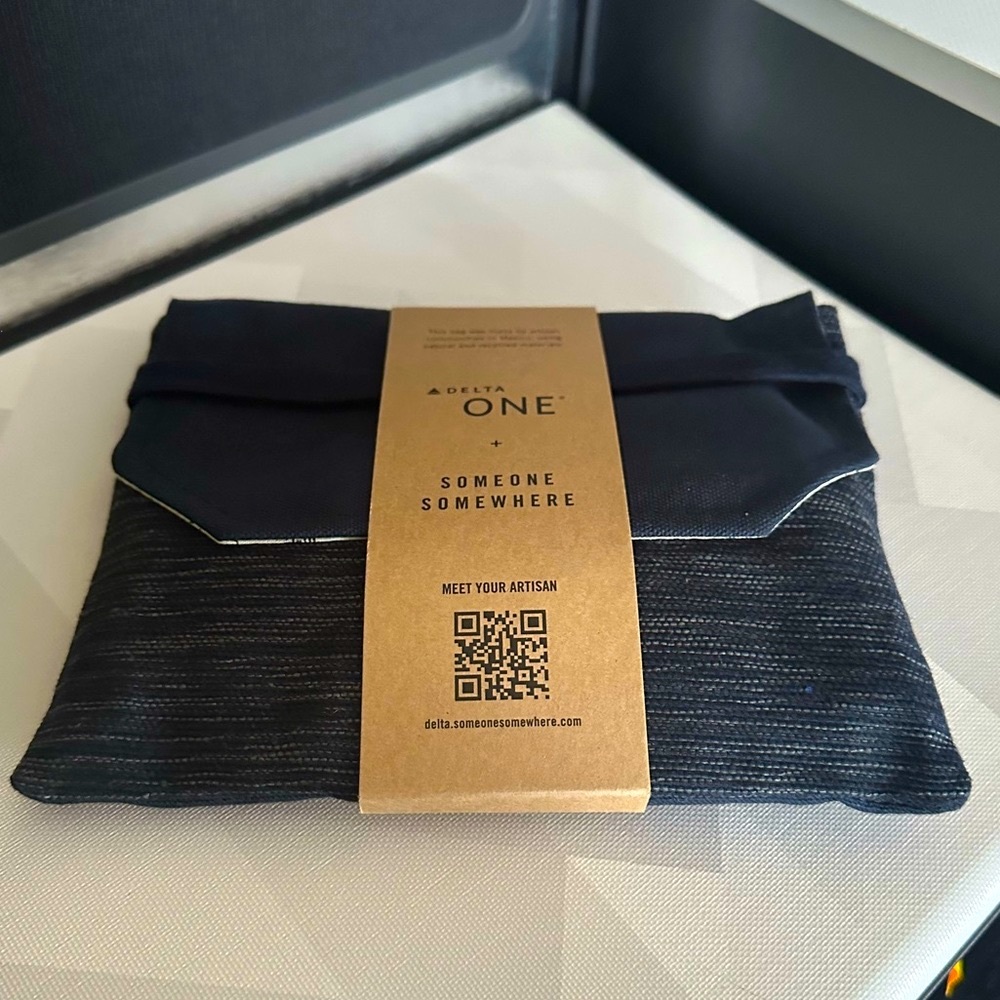 Delta One Someone Somewhere Amenity Kit Navy Blue First Class